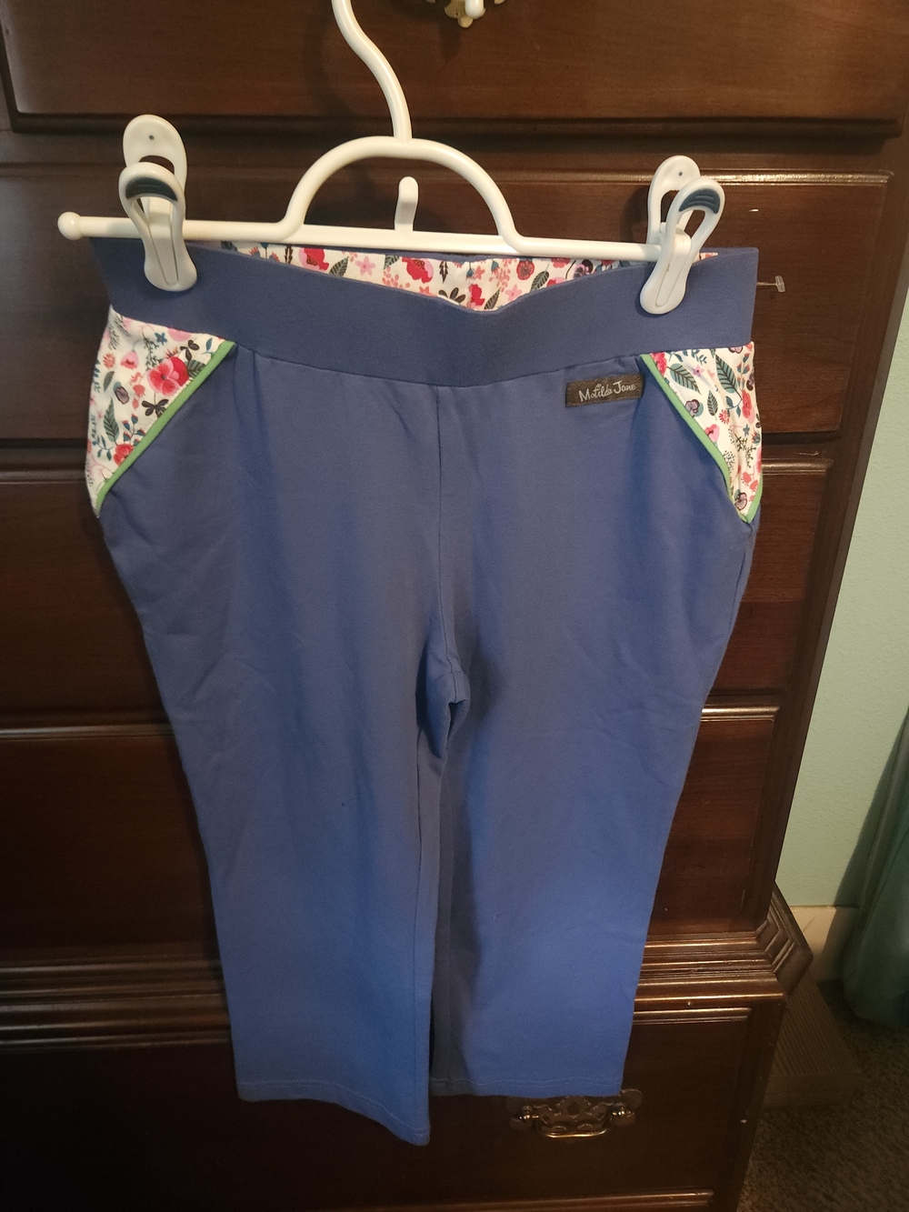 Melissa & Doug Womens Blue Floral-Trim Capri Pants